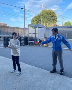 Katsunori Takahashi Instagram - 今朝のツラいシーンを撮った日に。

舞とふざけて撮った。

日本中の人が大変な時期やった。
今もそうやね。
皆さんが元気にいてくれることを心から願う。
年内、あと少し。