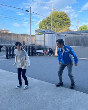 Katsunori Takahashi Instagram - 今朝のツラいシーンを撮った日に。

舞とふざけて撮った。

日本中の人が大変な時期やった。
今もそうやね。
皆さんが元気にいてくれることを心から願う。
年内、あと少し。