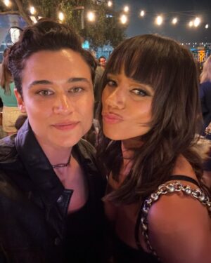 Katy O'Brian Instagram - Shoutout to @entertainmentweekly for throwing the best party ever. Packed with people I know & love. 

Headshot @instamaxmonty 
Fashion @itsamandalim @lucakingston 
Glam @robscheppy 
PR @canditita @derekills @imprintpr