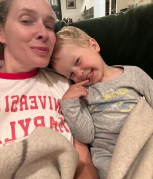 Katya Osadcha Instagram - Наш хлопчик, наш найніжніший хлопчик, наш Данилко з Днем народження з твоїми триріччям! 

Три роки тому я везла себе в пологовий, Данилко вирішив народитися на 38 тижні, що було абсолютною несподіванкою 😅 
З співроку почалась велика війна і Данилко ріс в переїздах, нових знаннях про ракети і тривоги, але ми робили все, щоб кожен день був щасливий попри все. 

Немає таких слів, щоб описати, як ми вдячні Всесвіту, що ти в нас є, як ти щодня біжиш на зустріч і ці моменти я хочу запам’ятати на все життя. 

Я хотіла дівчинку, але вже перепрошувала в тебе, що засмутилась, адже ти найкращий хлопчик в світі ❤️ 

Дякуємо, що ти обрав нас 

Наш Данилко, з Днем народження 

Твої батьки ❤️