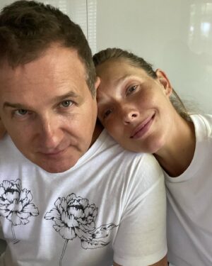 Katya Osadcha Instagram - Наша річниця 💔 сім років з дня нашого спонтанного розпису. 
Я кругла, як кулька 😅 за два тижні до народження Івана, але Юра скомандував, що маємо розписатися, а раніше часу звичайно не знайшлось 😇 
Тому в лютому по страшенній ожеледиці ми поковзали в РАКС 😂

@gorbunovyuriy дякую тобі за наші 7 років, за наш весь час разом, наші спогади і всі негаразди, що долаємо разом, наших хлопців  і твою підтримку в будь-якому моєму розпачі. 
Love you to the moon and back ✨