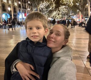 Katya Osadcha Instagram - Івасику сьогодні 7. 

Івасик, наш хлопчик, з Днем народження. 
Ти наша радість і тренажер для нервів одночасно 😂 
Розумний, сміливий, ніжний і водночас норовниливий. 
Знаю, що іноді твоя позиція нас доводить до сказу, але точно це те, що дуже потрібно в дорослому житті. 

Любимо тебе наш хлопчик і пишаємося яким ти ростеш! ❤️
Твої Мама і Тато ❤️