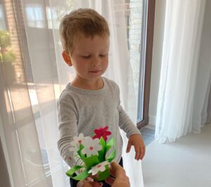 Katya Osadcha Instagram - Івасику сьогодні 7. 

Івасик, наш хлопчик, з Днем народження. 
Ти наша радість і тренажер для нервів одночасно 😂 
Розумний, сміливий, ніжний і водночас норовниливий. 
Знаю, що іноді твоя позиція нас доводить до сказу, але точно це те, що дуже потрібно в дорослому житті. 

Любимо тебе наш хлопчик і пишаємося яким ти ростеш! ❤️
Твої Мама і Тато ❤️