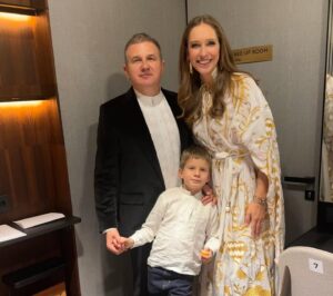 Katya Osadcha Instagram - Івасику сьогодні 7. 

Івасик, наш хлопчик, з Днем народження. 
Ти наша радість і тренажер для нервів одночасно 😂 
Розумний, сміливий, ніжний і водночас норовниливий. 
Знаю, що іноді твоя позиція нас доводить до сказу, але точно це те, що дуже потрібно в дорослому житті. 

Любимо тебе наш хлопчик і пишаємося яким ти ростеш! ❤️
Твої Мама і Тато ❤️