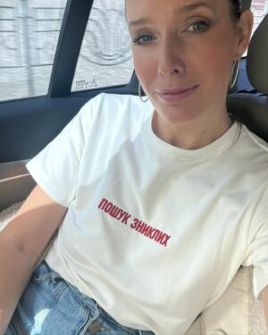 Katya Osadcha Instagram - З Днем відновлення твоєї НЕЗАЛЕЖНОСТІ, моя Україно! ❤️🇺🇦

Незалежність для людини, що стає самостійною - це вміння відповідати за себе, не озиратися на сусіда, розроряжатися своїми грошима, мати друзів, але не залежати від їх думки, жити окремо, жити своє доросле, іноді дуже складне життя 
І це все про становлення країни, нашої України, 33 роки це по міркам країни мало, а 300 років боротьби за неї - багато. 

Сьогодні дякуємо нашим героям, хто в ці хвилини боронить нашу землю і схиляємо голову перед кожним, хто називав себе українцем в різних її кордонах всі століття боротьби за державність 
Наші пращури вірили в те, що ми можемо бути окремою країною і ми нею стали, тому маємо щохвилини захищати своє! 

Дякую кожному з вас, хто читає цей допис, за те, що ви українці! ❤️🇺🇦 Зі святом