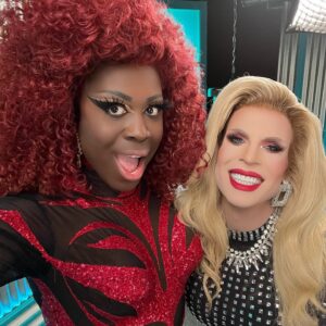Katya Zamolodchikova Instagram - Walk into #ThePitStop purse first 😌 @bobthedragqueen & @katya_zamo are recapping the #AllStars9 finale TOMORROW! ❤️‍🔥