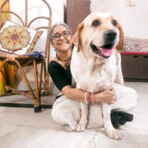 Kaushambi Chakraborty Instagram - O maa chole gele amader chhere?? Ami ki korbo maa ebar? Ke bujhbe maa tomar moto kore amay?  Kar kachhe abdar korbo kar kachhe shob golpo korbo go?? Kar sathe jhogra korbo? Shob korechho sobar jonyo nijer jonyo kokhon o bhabo ni! Eibar after retirement toh kotto plan achhe bolle! Tuition korabe, abritti sekhabe,chul e colour korabe mashe mashe! Koi kichhu toh korlei na..kauke ekphotao somoy dile na maa! Tobe jekhane thako bhalo thako arr jaa jaa ichhe chhilo shob puron koro Maa! Khub bhalo thako amra sobbai tomake khuuubb miss korbo Arr etao janbo tumi shob somoy achho amader sathe..I love you mammaa❤️❤️ you are a true fighter🙏🏻