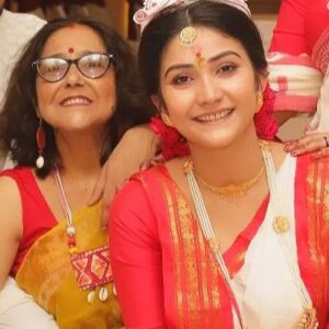 Kaushambi Chakraborty Instagram - Beautiful moment❤ with, kaushambi_diiii, aar, kaki_maa...., 🥰❤💞we miss you❤ always