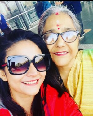 Kaushambi Chakraborty Instagram - Beautiful moment❤ with, kaushambi_diiii, aar, kaki_maa...., 🥰❤💞we miss you❤ always