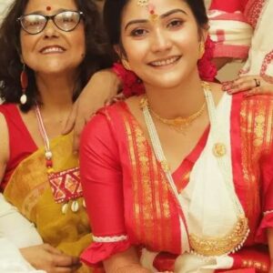 Kaushambi Chakraborty Instagram - Beautiful moment❤ with, kaushambi_diiii, aar, kaki_maa...., 🥰❤💞we miss you❤ always