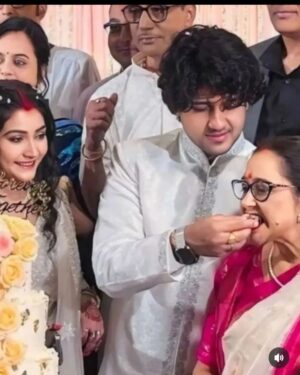 Kaushambi Chakraborty Instagram - Beautiful moment❤ with, kaushambi_diiii, aar, kaki_maa...., 🥰❤💞we miss you❤ always