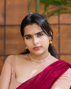Kavya Kalyanram Instagram - Bear with these photos until I get myself to do the next shoot 🐣