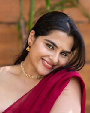 Kavya Kalyanram Instagram - Bear with these photos until I get myself to do the next shoot 🐣