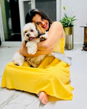 Kavya Kalyanram Instagram - Surround yourself with the best people and you’ll always have the best time! ✨
My birthday was yet another amazing day for me with my most favourites and lots of cakeee 🥰♥️
Thank you you all for making my every day wonderful and all the more my birthday 
Anddd of course thank you to everyone who wished me sent their warmest regards 🤗
