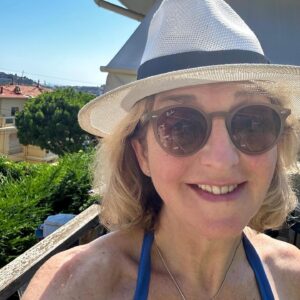 Kaye Adams Instagram - A lot worse ways to spend a summer afternoon than with my favourite chump @the_mcgiff . Thanks to @cassola21 and his ‘ lovely long arms ‘ for the photo.

Best of all she forgot her hat and solved my holiday hair problem. Thanks chump.