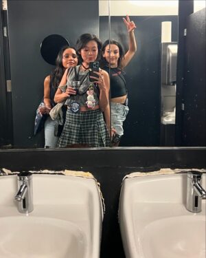 Kayla Compton Instagram - Absolutely zero chill. Best concert ever @alanis and @joanjett