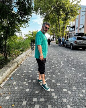 Kayra Şenocak Instagram - Green & blue 🍀🦋