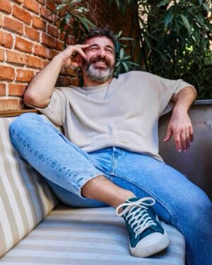 Kayra Şenocak Instagram - Güzelleşmenin en ucuz yoludur gülümsemek😎 

📸 / @berrak_baspinar 
🌟 @selinkokmanagement