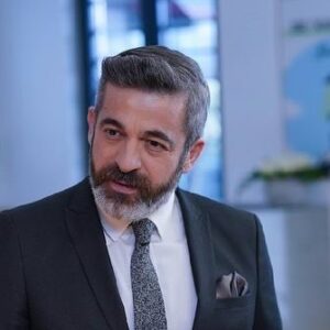 Kayra Şenocak Instagram - Ertuğrul İslamoğlu 😎 
#kızılcıkşerbeti @kizilcikserbetitv
