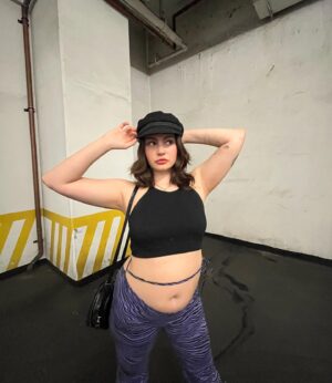 Keara Graves Instagram - popular media’s got it all wrong — low waisted pants are for the full belly girls