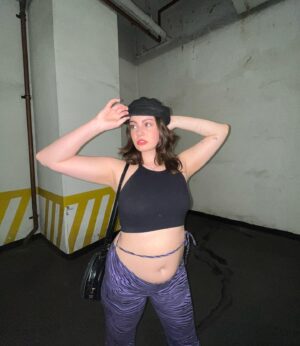 Keara Graves Instagram - popular media’s got it all wrong — low waisted pants are for the full belly girls