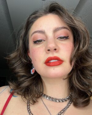 Keara Graves Instagram - slide 1: what instagram sees
slide 2-5: what i actually look like on a day-to-day basis