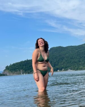 Keara Graves Instagram - don’t let your body be the reason you can’t go out & enjoy yourself ☀️🏝️