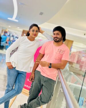 Keerthi Bhat Instagram - Adharam Madhuram😍

Mine @its_vijay_karthikeyan 

#couple #lovequotes #livemusic #lifeplanner #bangalorediaries #fun#enjoy #songs