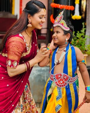 Keerthi Bhat Instagram - Happy Sri Krishnashtami to all 🩵❤️

Na Muddu Krishna :Pandu @aadityaa_reddy_ 

#srikrishnastami#love#pandu#motherson#