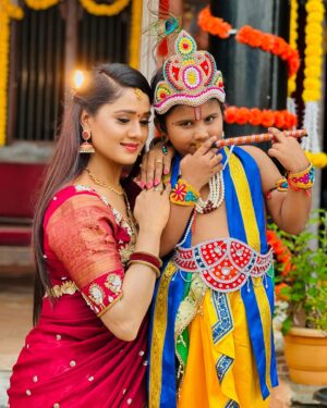 Keerthi Bhat Instagram - Happy Sri Krishnashtami to all 🩵❤️

Na Muddu Krishna :Pandu @aadityaa_reddy_ 

#srikrishnastami#love#pandu#motherson#