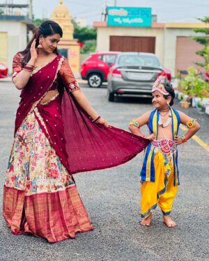 Keerthi Bhat Instagram - Happy Sri Krishnashtami to all 🩵❤️

Na Muddu Krishna :Pandu @aadityaa_reddy_ 

#srikrishnastami#love#pandu#motherson#