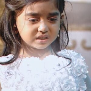 Keerthi Bhat Instagram - Thana performance tho andharini kantathadi pettinchina Dhanvika 🥺🥺 

#DramaJuniorsSeason7 #Sad #Emotional #ZeeOnTheGoReels #ZeeTelugu 

@keerthibhatofficial @its_vijay_karthikeyan @trendy_little_dhanvi
