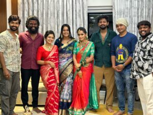Keerthi Bhat Instagram - Positive vibes only 🙏🩷Blessings of Varamahalakshmi🙏❣️

Pc : @its_vijay_karthikeyan 

Thank u for inviting us : @anjaliattota  @_tejaswini_gowda_official  @shobhashettyofficial ❣️

#positivity #positivevibes #gettogether #friendship #love #pooja #varamahalakshmi