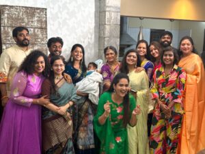Keerthi Bhat Instagram - Positive vibes only 🙏🩷Blessings of Varamahalakshmi🙏❣️

Pc : @its_vijay_karthikeyan 

Thank u for inviting us : @anjaliattota  @_tejaswini_gowda_official  @shobhashettyofficial ❣️

#positivity #positivevibes #gettogether #friendship #love #pooja #varamahalakshmi