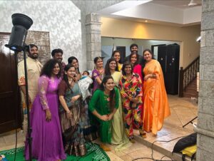 Keerthi Bhat Instagram - Positive vibes only 🙏🩷Blessings of Varamahalakshmi🙏❣️

Pc : @its_vijay_karthikeyan 

Thank u for inviting us : @anjaliattota  @_tejaswini_gowda_official  @shobhashettyofficial ❣️

#positivity #positivevibes #gettogether #friendship #love #pooja #varamahalakshmi