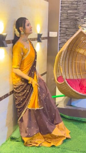Keerthi Bhat Instagram - One more💃🤓

Vc: @its_vijay_karthikeyan 

Beautiful costume by: @kowshiki_couture 

#love #fun #keerthibhat #hyderabad #loveurself❤️ #traditional #dance #traditional #dance #keeka #telugu #reelsinstagram