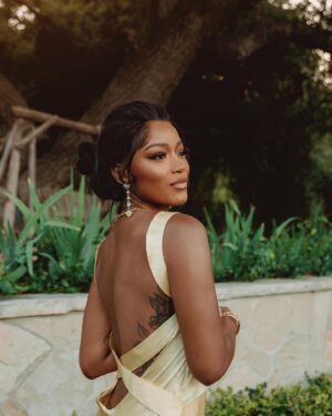 Keke Palmer Instagram - I don’t want to be long I just wanna be clear! I AM GRATEFUL TO GOD FOR ANOTHER YEAR! I’m not here for a long time but I am here for a community rich time and that’s what I have. It’s my birthday but it’s my communities birthday too because they are the ones that got me this far. We are all alone in this world, we come in alone and we go out alone but what we share is this experience. In that shared experience we know what it’s like to be as one in togetherness, in that community is where God lives. In that love, that hope and that joy. I am forever grateful to know that and to have that. This is 31! More pictures coming because me and my crew looked fly all night!!! (So mad I didn’t get a solo shot with my dad!!!)