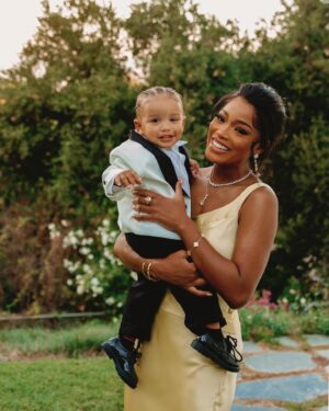 Keke Palmer Instagram - I don’t want to be long I just wanna be clear! I AM GRATEFUL TO GOD FOR ANOTHER YEAR! I’m not here for a long time but I am here for a community rich time and that’s what I have. It’s my birthday but it’s my communities birthday too because they are the ones that got me this far. We are all alone in this world, we come in alone and we go out alone but what we share is this experience. In that shared experience we know what it’s like to be as one in togetherness, in that community is where God lives. In that love, that hope and that joy. I am forever grateful to know that and to have that. This is 31! More pictures coming because me and my crew looked fly all night!!! (So mad I didn’t get a solo shot with my dad!!!)