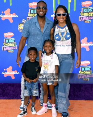 Kel Mitchell Instagram - Mitchell family on the orange carpet at the Kids Choice Awards! 🧡 Wearing denim because it’s timeless, just like our love for Good Burger. Celebrating the fan favorite win for Good Burger 2 is truly special. Thank you to all the fans for the incredible journey! 🍔 #GoodBurger2 #FanFavorite #FamilyLove