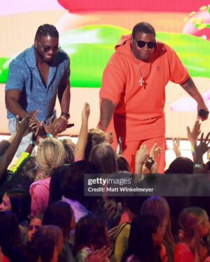 Kel Mitchell Instagram - Mitchell family on the orange carpet at the Kids Choice Awards! 🧡 Wearing denim because it’s timeless, just like our love for Good Burger. Celebrating the fan favorite win for Good Burger 2 is truly special. Thank you to all the fans for the incredible journey! 🍔 #GoodBurger2 #FanFavorite #FamilyLove