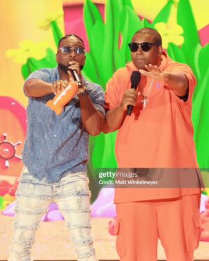 Kel Mitchell Instagram - Mitchell family on the orange carpet at the Kids Choice Awards! 🧡 Wearing denim because it’s timeless, just like our love for Good Burger. Celebrating the fan favorite win for Good Burger 2 is truly special. Thank you to all the fans for the incredible journey! 🍔 #GoodBurger2 #FanFavorite #FamilyLove
