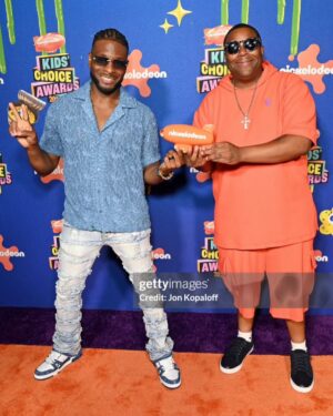 Kel Mitchell Instagram - Mitchell family on the orange carpet at the Kids Choice Awards! 🧡 Wearing denim because it’s timeless, just like our love for Good Burger. Celebrating the fan favorite win for Good Burger 2 is truly special. Thank you to all the fans for the incredible journey! 🍔 #GoodBurger2 #FanFavorite #FamilyLove
