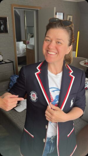 Kelly Clarkson Instagram - On my way to the opening ceremony! Can’t wait to have some fun with @miketiriconbc and @peytonmanning tonight! Such an honor to be here! Go team USA ❤️ #Paris2024 #OpeningCeremony