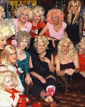 Kelly Mantle Instagram - Who do you spot with the iconic beauty Anna Nicole Smith? (The garage doors I’ve opened with that eyeshadow 😂) 
#ThrowbackThursday with @willam 👀
Repost from @saintannanicolesmith