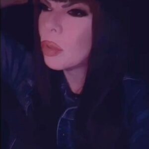 Kelly Mantle Instagram - James’ music is very relaxing 😆
