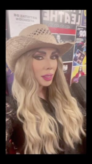 Kelly Mantle Instagram - Trailer Swift 🌴