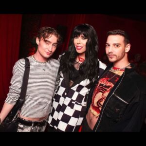 Kelly Mantle Instagram - Hi Gorge! 😍 The @pegmgmt holiday party was a total blast! 🥂🎁🥂

📸: @davidelaffe