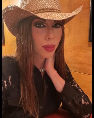 Kelly Mantle Instagram - This ain’t Texas..it’s Oklahomo 🤠
Had a blast being back for a really cool shoot! 🎬💜