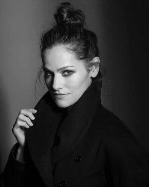 Kelly Overton Instagram - Favorite Van Helsing poster shot by my talented friend Brendan Meadows. Swipe to see some of my other favorites he took and check out his new website @brendanmeadows.com #brendanmeadowsorbust