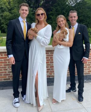 Kelly Pfaff Instagram - Proficiat mama en papa met jullie 50ste huwelijksjubileum 🥂 🥂🥂🥂